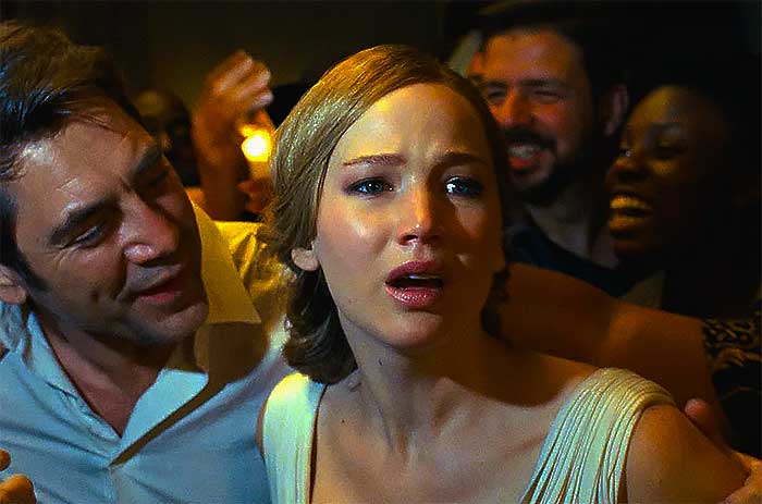 mother! (2017) filmden bir sahne. 
