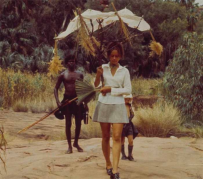 Walkabout filmi kız, aborjin ve çocuk