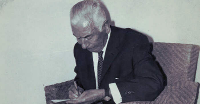 Gençlerle Başbaşa kitabının yazarı Ordinaryus Profesör Doktor Ali Fuad Başgil