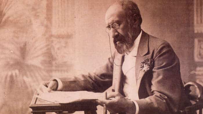 Kaplumbağa Terbiyecisi tablosunun ressamı Osman Hamdi Bey