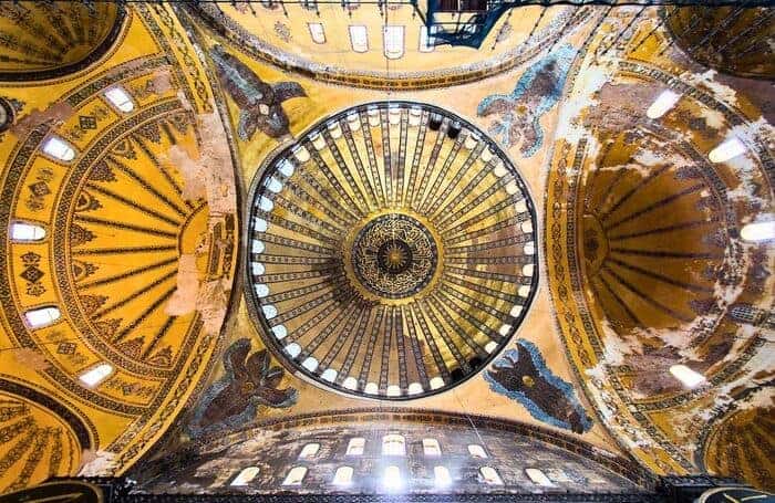 Ayasofya Camisinin kubbesindeki dört serafim 